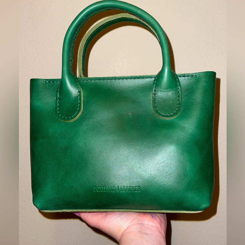 Portland Leather Raindrop crossbody in color cowboy mint. New and unused